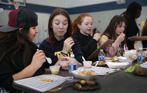 Jefferson County kids taste-test school lunch. Even the chocolate ...