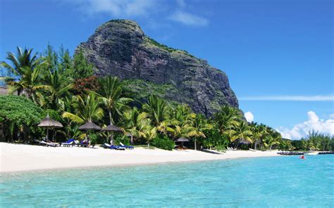 Le Morne Beach / Mauritius // World Beach Guide