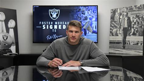 Raiders sign fourth-round pick tight end Foster Moreau