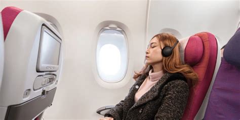 7 Best Noise Cancelling Headphones for Airplane 2023 [Top 7 Picks]