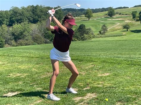 Girls’ golf swings into first season – Mountain Echo