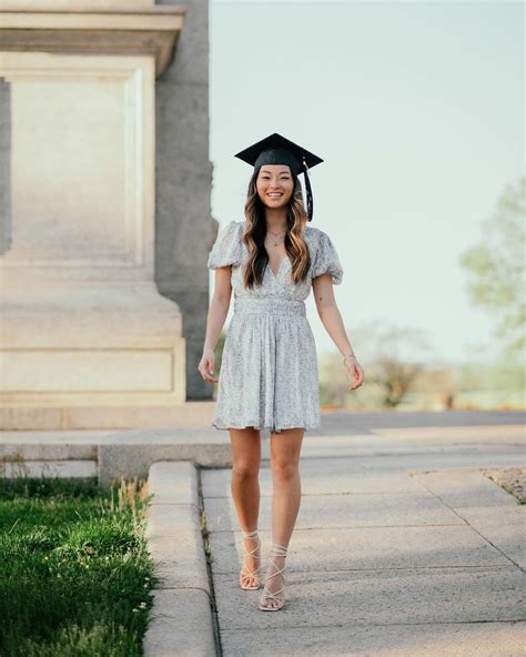 How To Choose Your Perfect Graduation Outfit - Lulus.com Fashion Blog