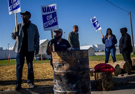 Contract talks continue amid GM strike | Pittsburgh Post-Gazette