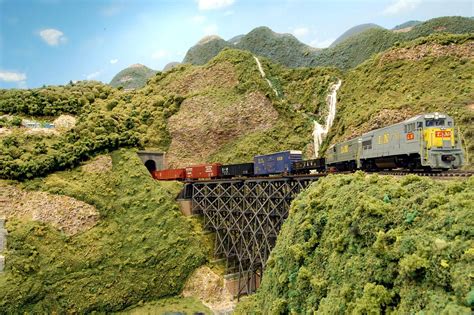 4 Tips for Building Realistic Looking Mountains for Your Model Railroad ...