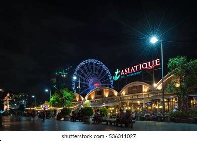 2,070 Asiatique The Riverfront Stock Photos, Images & Photography ...