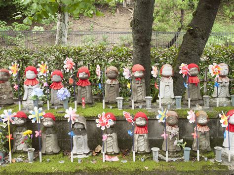 Jizo statues: The Japanese statues giving closure to women who have miscarried | The Independent ...