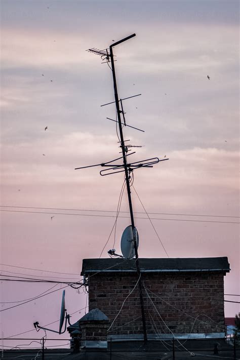 «Old Antenna On A House Rooftop» del colaborador de Stocksy «Ilya ...