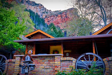 6 Cozy Cabins in Sedona - AllTheRooms - The Vacation Rental Experts