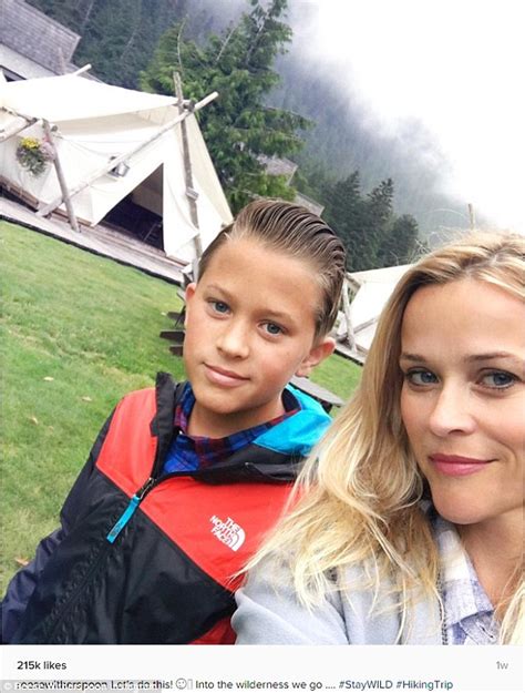 Alexis Knapp shares sweet Instagram selfie with daughter Kai | Daily ...