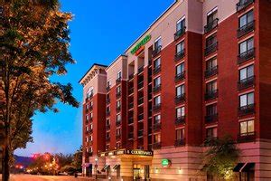 Courtyard by Marriott Hotel Downtown Chattanooga, TN - See Discounts