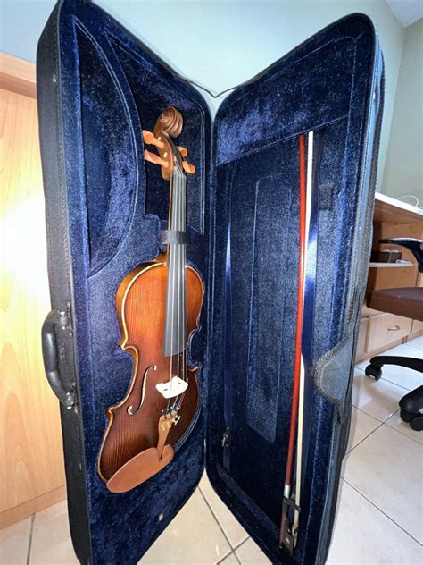 Full size violin, Hobbies & Toys, Music & Media, Musical Instruments on Carousell