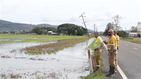 Queensland flooding: Mackay issues evacuation orders following Tropical Cyclone Debbie