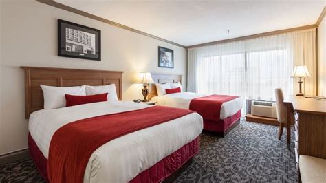 Royal Anne Hotel Kelowna - downtown convienance for golf stay & plays