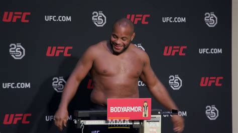 UFC 226 Weigh-Ins: Daniel Cormier Makes Weight - MMA Fighting - YouTube