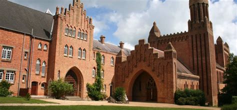 Quarr Abbey – Monastic Retreats