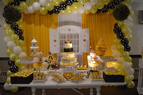 Pin by Claudia Barros Events on CLAUDIA BARROS EVENTS | Bee baby shower, Bee baby shower theme ...