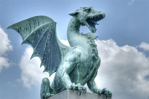 PYTHON | Statue de dragon, Statues, Mythologie grecque