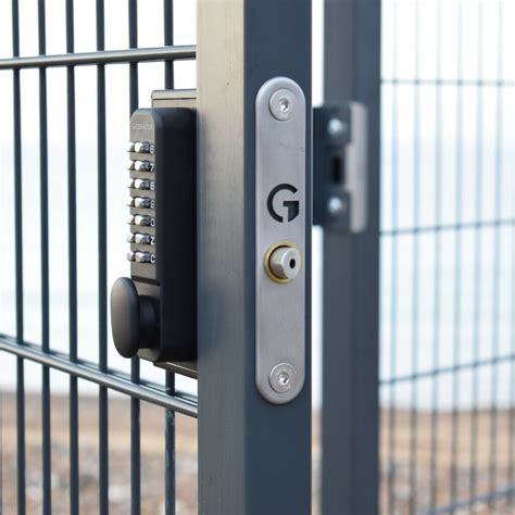 Gate locks with code or with key? Different lock types