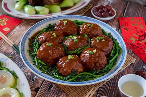 Juicy & Delicious Lion’s Head Meatballs Recipe (Must-Try!)