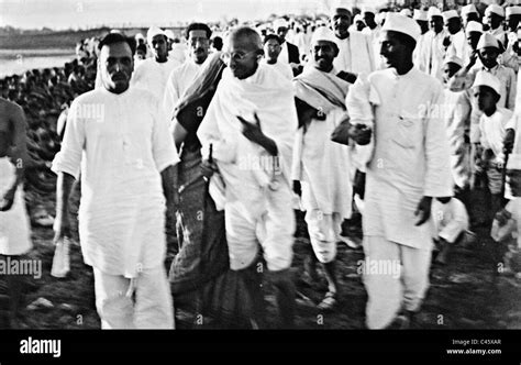 Mahatma Gandhi during the 'Salt March', 1930 Stock Photo - Alamy