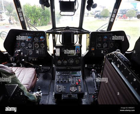 Mil mi 171 helicopter hi-res stock photography and images - Alamy