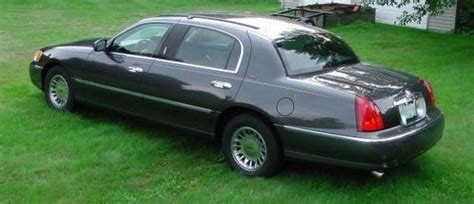 Buy used 2002 Lincoln Town Car Cartier L Sedan 4-Door 4.6L in Haverhill, Massachusetts, United ...