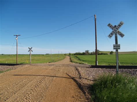 File:Railroad crossing in Petrel, North Dakota.jpg - Wikipedia