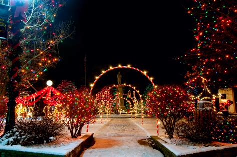 Christmas In Ohio: 15 Festive Holiday Destinations - Midwest Explored