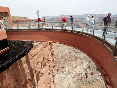 Man Falls to His Death At Grand Canyon After Going Over Edge of Skywalk