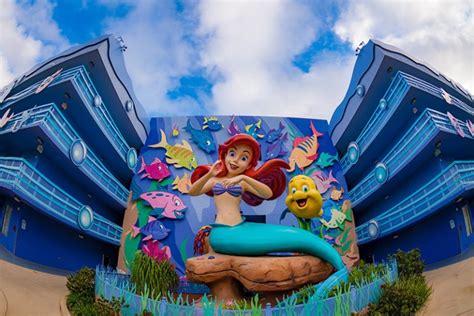 Review & Photos: Little Mermaid Room at Disney's Art of Animation ...