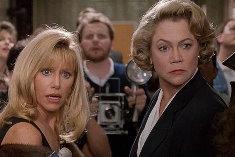 Suzanne Somers Gave 'Serial Mom' Costar Kathleen Turner a ThighMaster ...