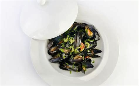 Carmine's Zuppa Di Clams Recipe: A Mouthwatering Delight for Seafood Lovers | Kitchen Aiding