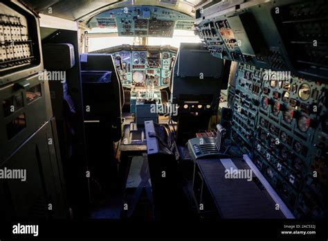 Md 80 cockpit hi-res stock photography and images - Alamy