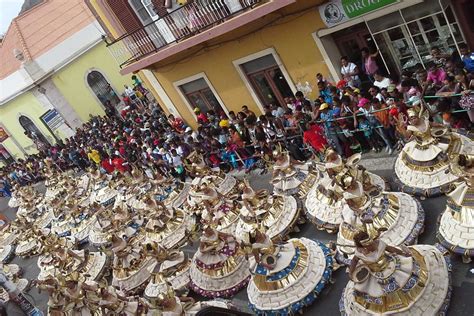 Experiencing the famous Carnival in São Vicente