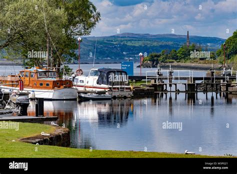 Boats and barges on the Forth and Clyde Canal Stock Photo - Alamy