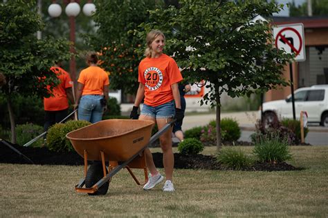 University of Findlay Students Give Back to Their New Community - Findlay Newsroom