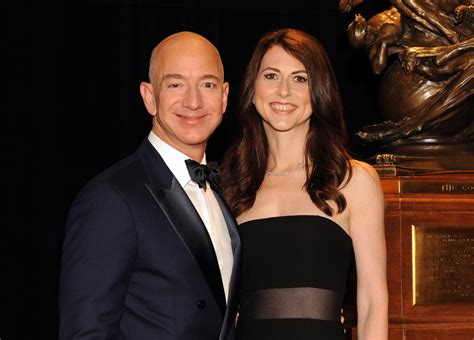 Mackenzie Scott Jeff Bezos Wife : Mackenzie Bezos Donates $1.7 Billion ...