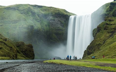 Iceland's Curtain Waterfall: Skogafoss