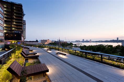 Guide to the High Line in NYC including things to do nearby