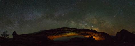 Milky Way rising above Mesa Arch in Canyondlands National Park, Utah ...