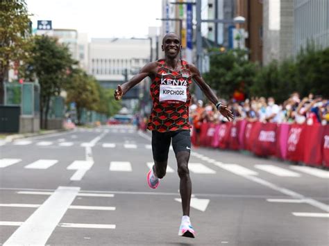 Olympic Marathon Winner Eliud Kipchoge Responds to Nike Shoe Critics ...