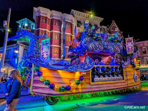 First Look at Universal Orlando's EPIC Mardi Gras Parade - AllEars.Net