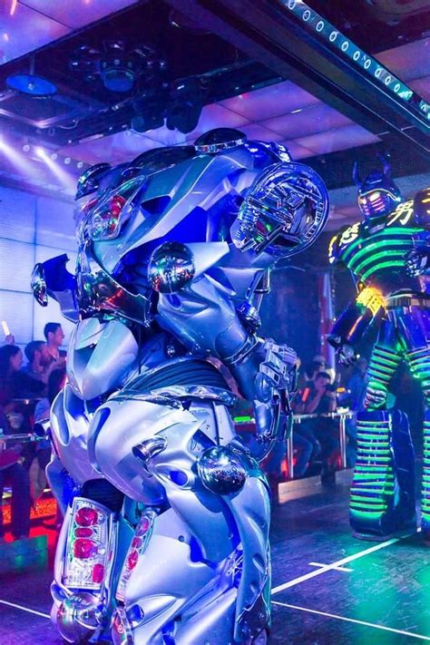 Robots fight for your entertainment at Tokyo's new (insane) Robot Restaurant. | Tokyo japan ...