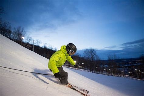 Ski de soir à Bromont | Skiing, Quebec winter, Winter fun