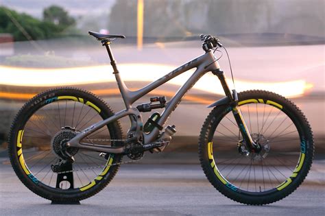 2017 Yeti SB 5.5c a la worldwide cyclery LA - Troydon_Murison's Bike Check - Vital MTB