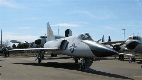Beißen Gedanken: 10 of the Coolest Military Planes From the Cold War