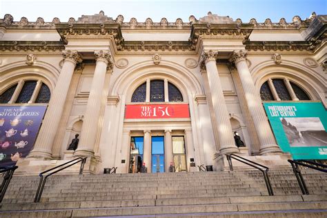 The Metropolitan Museum of Art Moves Its ‘About Time’ Exhibition to the Fall | Vogue