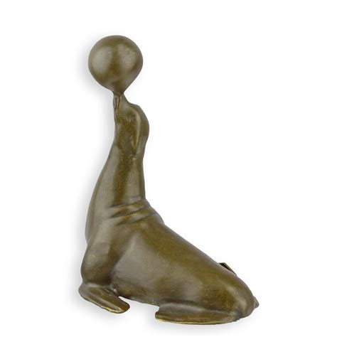 Decosite.com : A BRONZE SCULPTURE OF SEA LION BALANCING A BALL