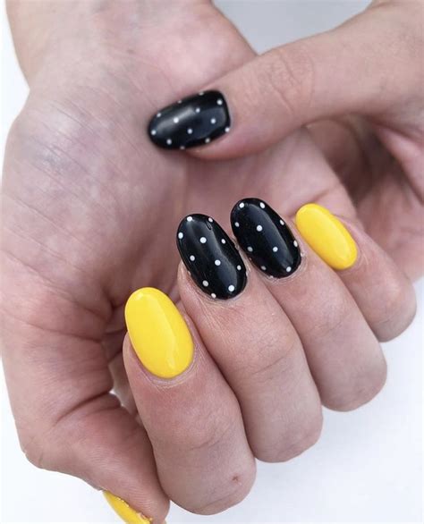 Black and yellow! | My nails, Nail art, Nails