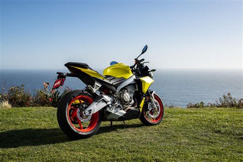 2021 Aprilia Tuono 660 is a small-displacement bike with huge ...